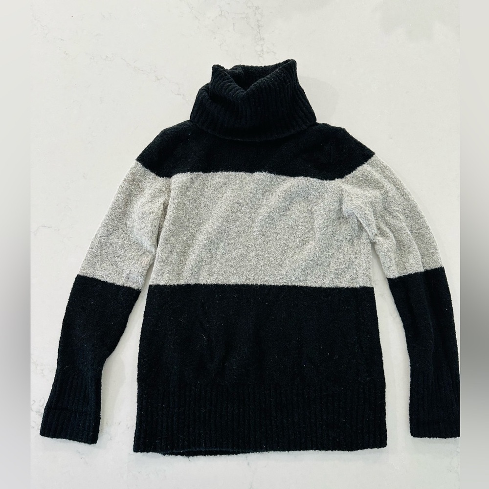 Banana Republic Color Block turtleneck sweater size M